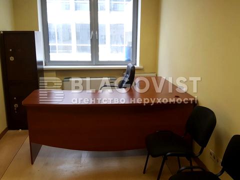 комерційна за адресою Спортивна пл., 3