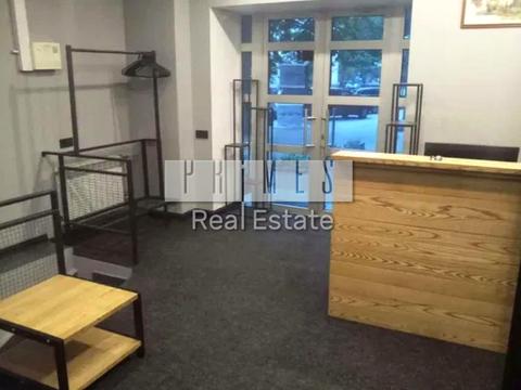 комерційна за адресою Інститутська вул., 22/7