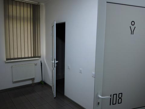 комерційна за адресою Кам'янецька вул., 1