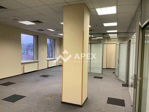 комерційна за адресою Жилянська вул., 75