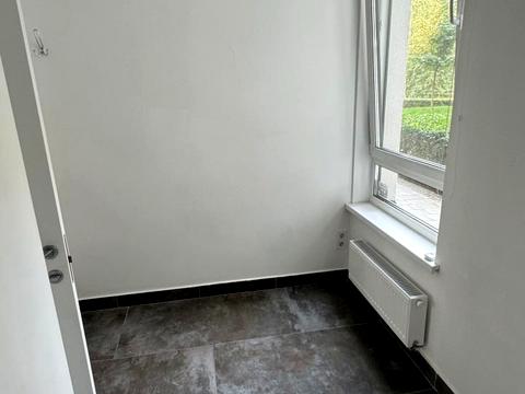 комерційна за адресою вул. Салютна, 2
