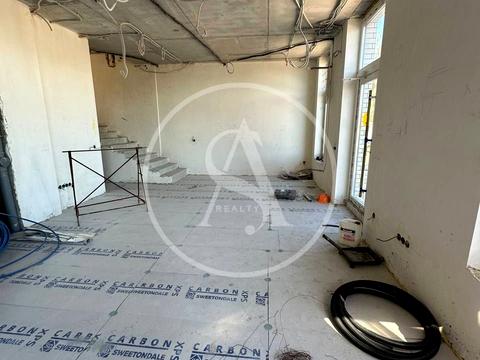 комерційна за адресою Стуса вул., 2