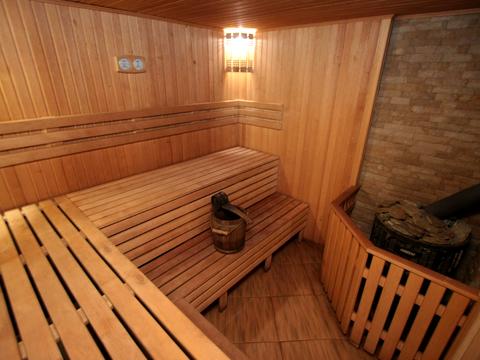 комерційна за адресою Незалежності вул., 8