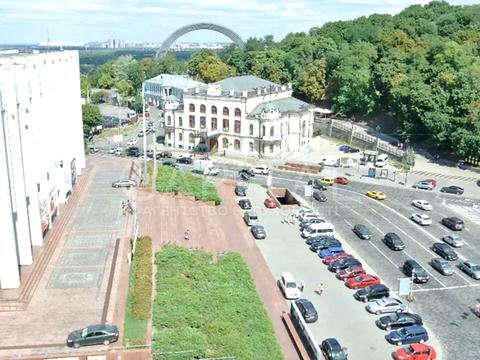 комерційна за адресою Хрещатик вул., 4