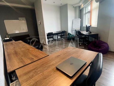 коммерческая по адресу Евгения Коновальца ул. (Щорса), 32-В