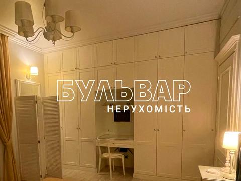 квартира по адресу Гвардейцев-Широнинцев ул., 33