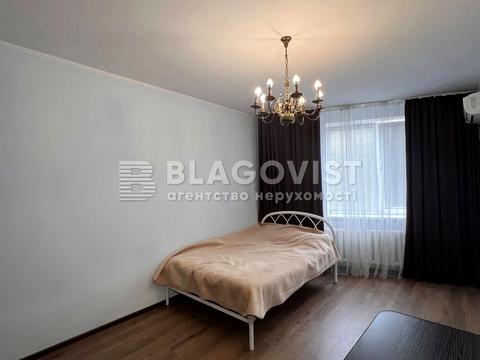 квартира за адресою Анни Ахматової вул., 45
