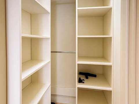 квартира за адресою Дніпровська набережна вул., 18-Б