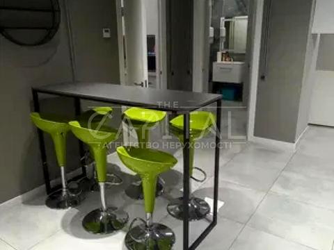 комерційна за адресою Жилянська вул., 118