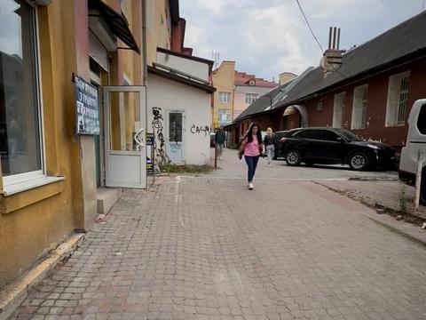 комерційна за адресою Любомира Гузара, 39