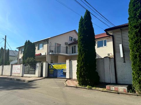 комерційна за адресою Верхня Берегова вул., 11
