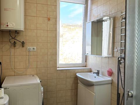 квартира за адресою Олександра Кутузакія вул. (Ленінградська вул.), 10