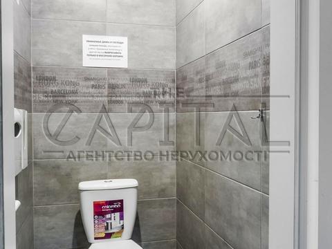 комерційна за адресою Василя Макуха вул. (Івана Шевцова), 1