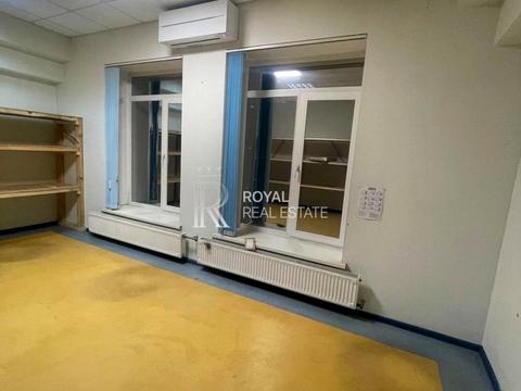 комерційна за адресою Дніпровська набережна вул., 13