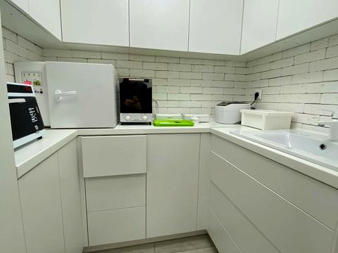 комерційна за адресою Ревуцького вул., 30/1