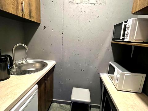 комерційна за адресою Дніпровська набережна вул., 16-Г