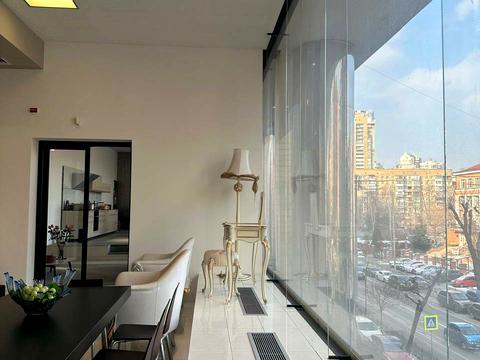 комерційна за адресою Жилянська вул., 59