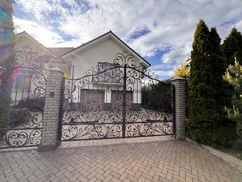 будинок за адресою с. Бобриця, Паркова