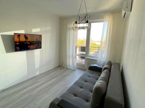 квартира за адресою Літературна вул., 8