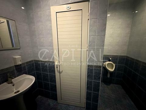 комерційна за адресою Паркова вул., 4
