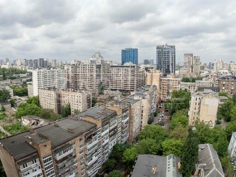 комерційна за адресою Жилянська вул., 68
