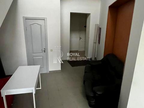 комерційна за адресою Київ, Лаврська вул. (Січневого Повстання), 8