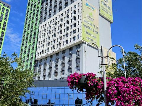 коммерческая по адресу Миколы Бажана просп., 17