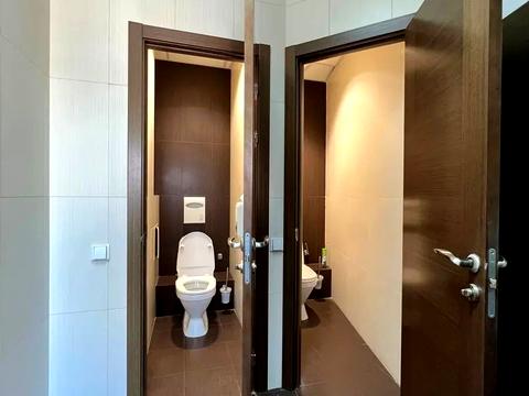 комерційна за адресою Володимирська вул., 40