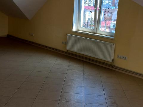 комерційна за адресою 1-ша Набережна річки Стрілка вул., 10