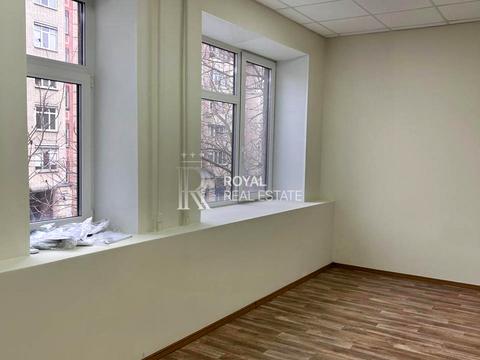 комерційна за адресою Михайлівська вул., 21