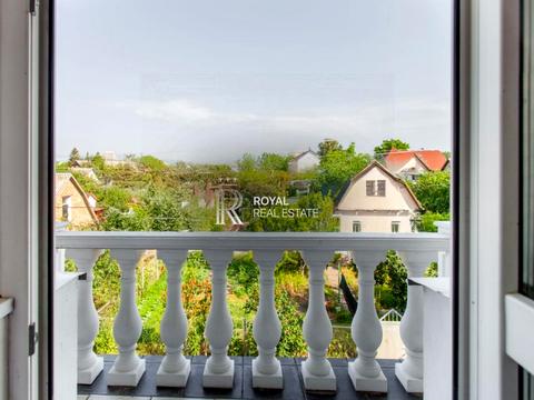 будинок за адресою Квітнева