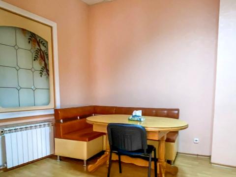 комерційна за адресою Королеви Єлизавети ІІ вул. (Глинки), 1