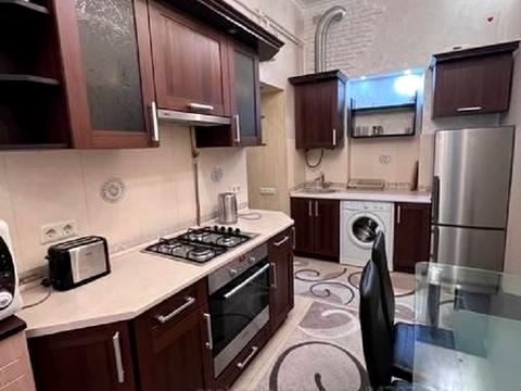 квартира за адресою Дорошенка вул., 8