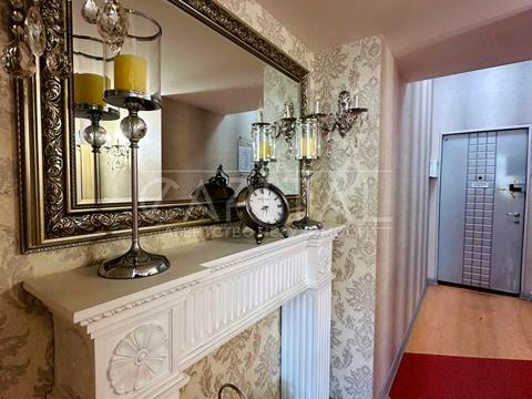 комерційна за адресою Володимирська вул., 65