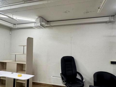 коммерческая по адресу Дніпровська наб., 17