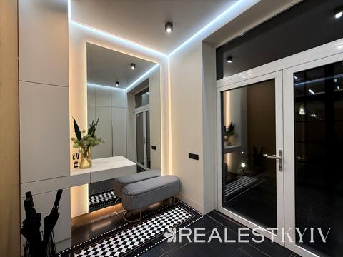 будинок за адресою Квітнева вул.