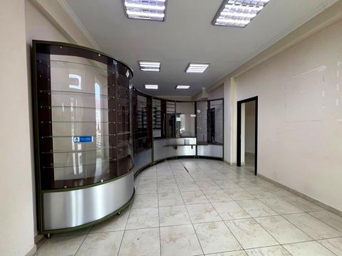 комерційна за адресою Костя Левицького вул., 4