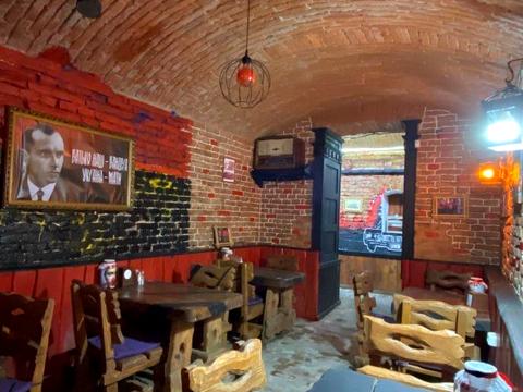 коммерческая по адресу Леся Курбаса ул., 2
