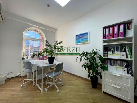 комерційна за адресою Жилянська вул., 7