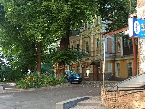 комерційна за адресою Лютеранська вул., 12