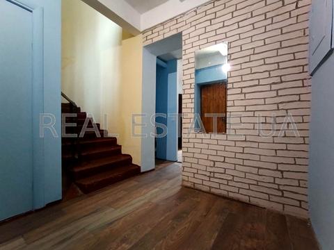 комерційна за адресою Дніпровська набережна вул., 11-А