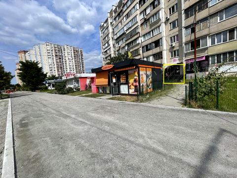комерційна за адресою Драгоманова вул., 7
