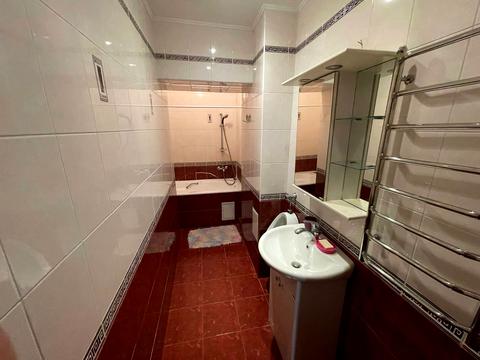 квартира за адресою Анни Ахматової вул., 31