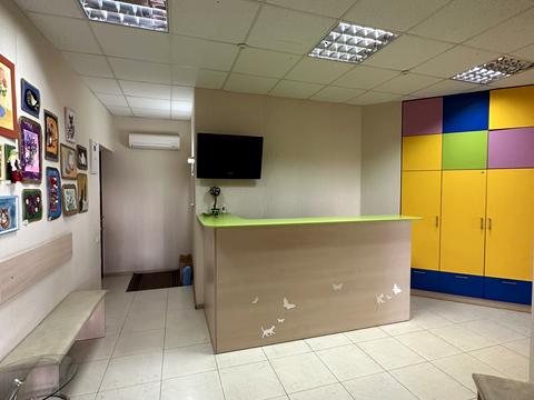 комерційна за адресою Добровольців вул. (Маршала Говорова), 18