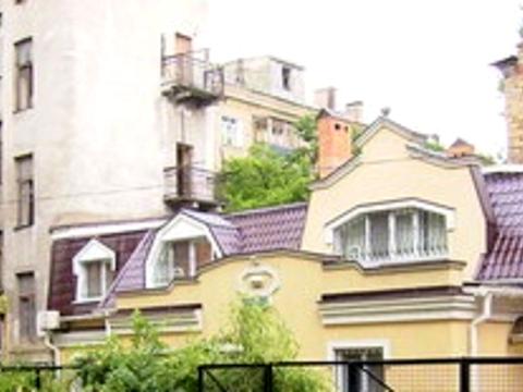 комерційна за адресою Пироговська вул., 3а