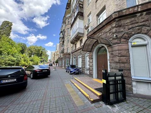коммерческая по адресу Михаила Грушевского ул., 34/1
