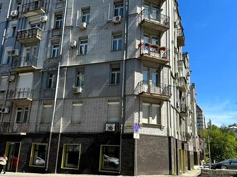 коммерческая по адресу Исполкомовская ул., 13