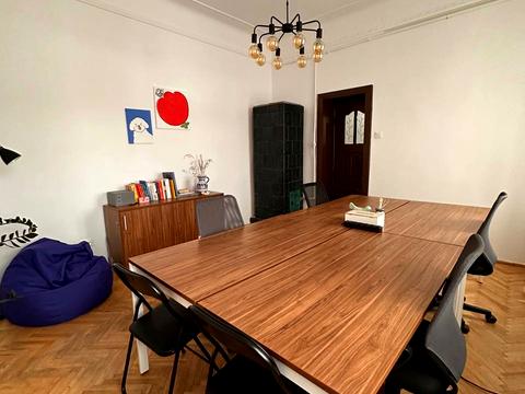 комерційна за адресою Ринок пл., 6