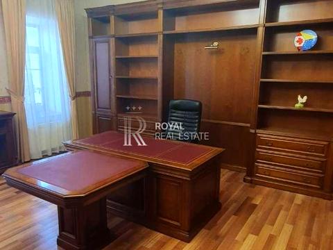 комерційна за адресою Круглоуніверситетська вул., 4