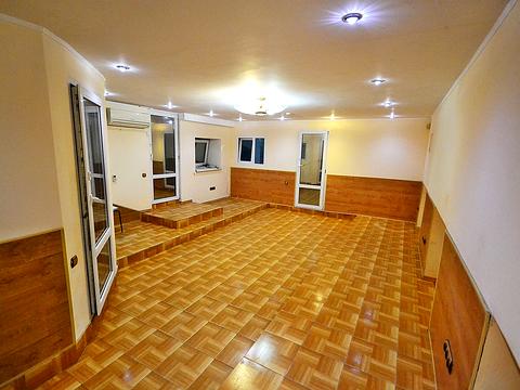 комерційна за адресою Почайнинська вул., 57/59